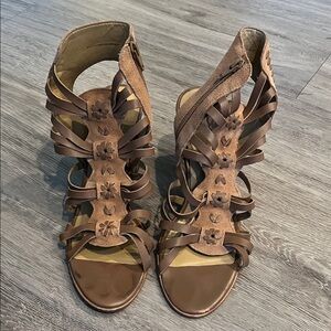 Jack Rogers Hadley Heeled Sandal in Brown Leather & Sued